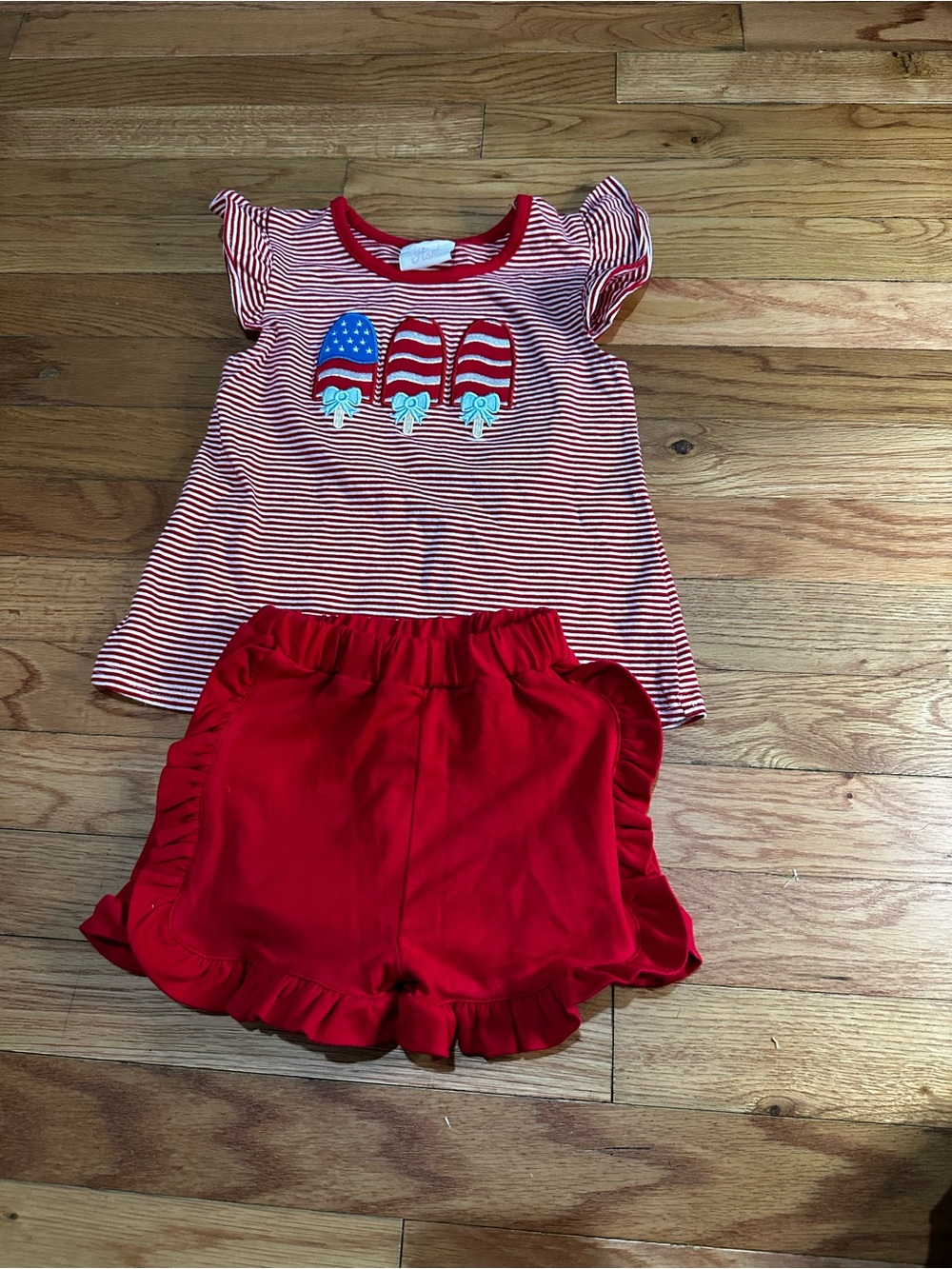 Stitchy Fish USA 2 Pc Red White Shirt Ruffle Shorts 24m
